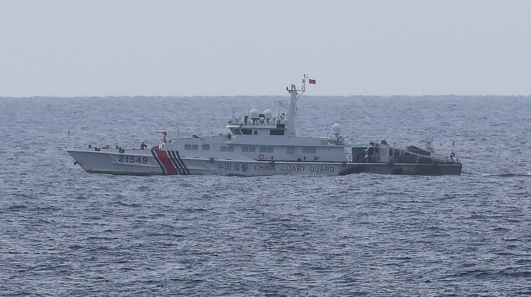 Китай масово відправляє військові кораблі до японських островів і називає їх своїми