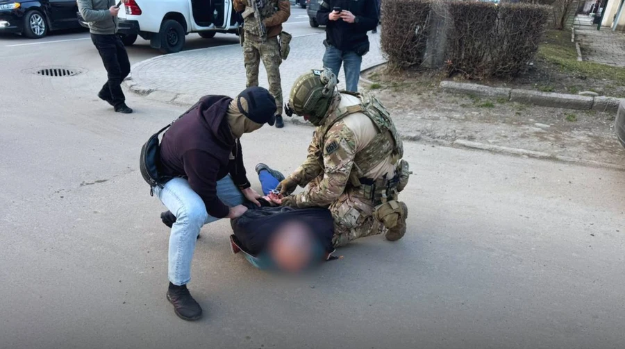 За $2000 обіцяв зняти з розшуку: ​​на Прикарпатті затримали посадовця ТЦК та СП