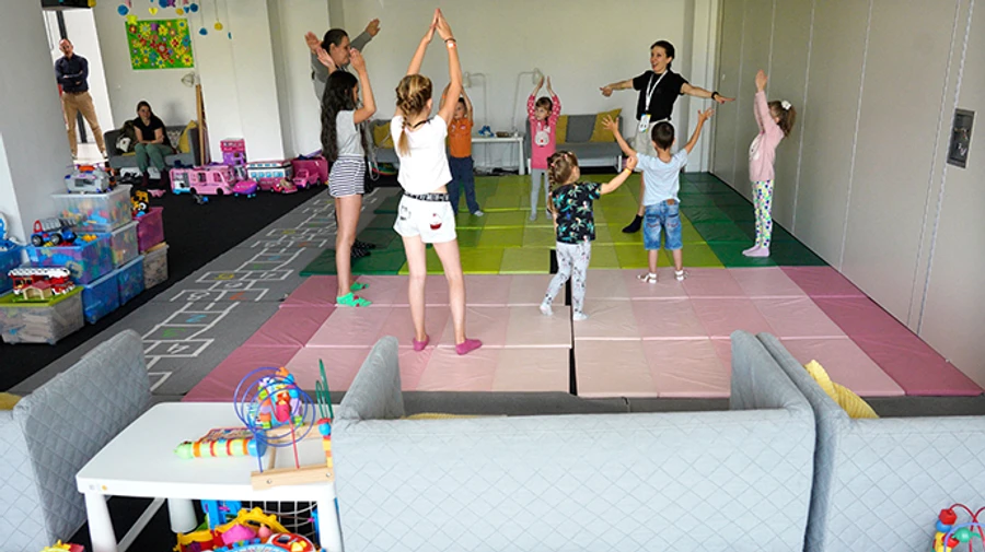 Польські школи та дитсадки відвідує майже 300 тисяч українських дітей - ЗМІ