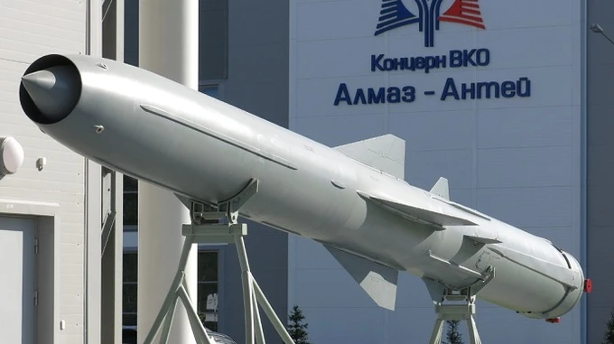 Хезболла володіє російськими ракетами, якими може вдарити по кораблях США – Reuters