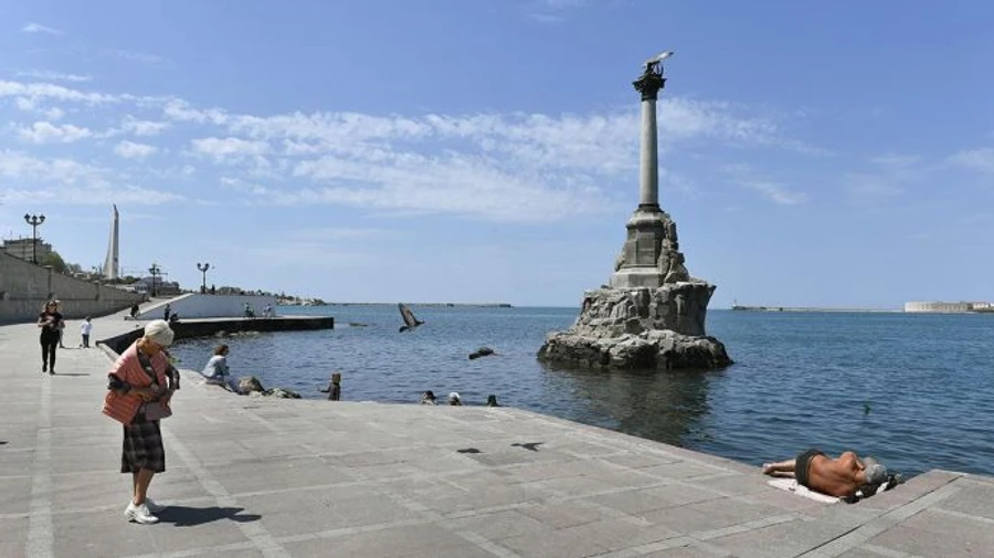 Two explosions rang out in occupied Sevastopol, Russians claimed to use rocket launchers 