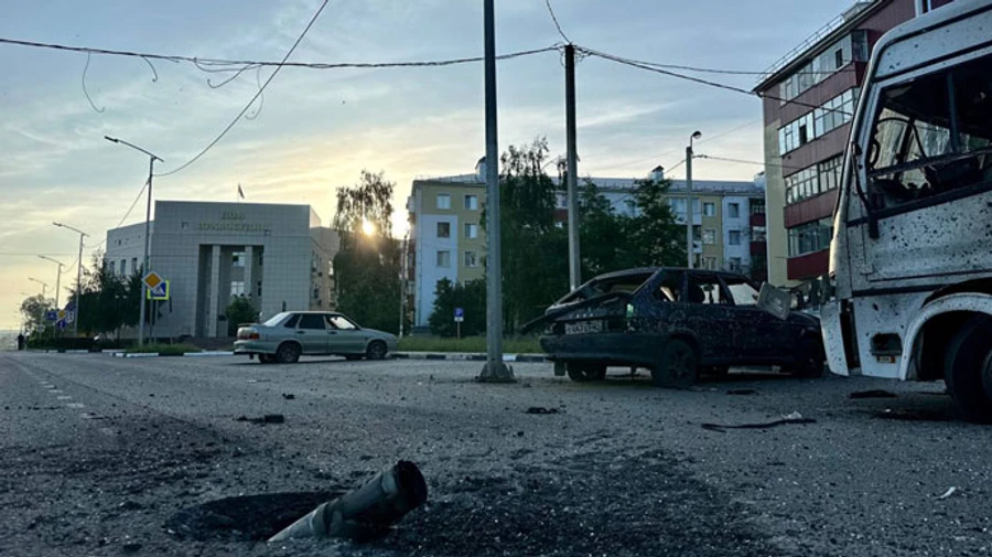 Russia faces choice between sending additional forces to its border or frontline – UK Intelligence