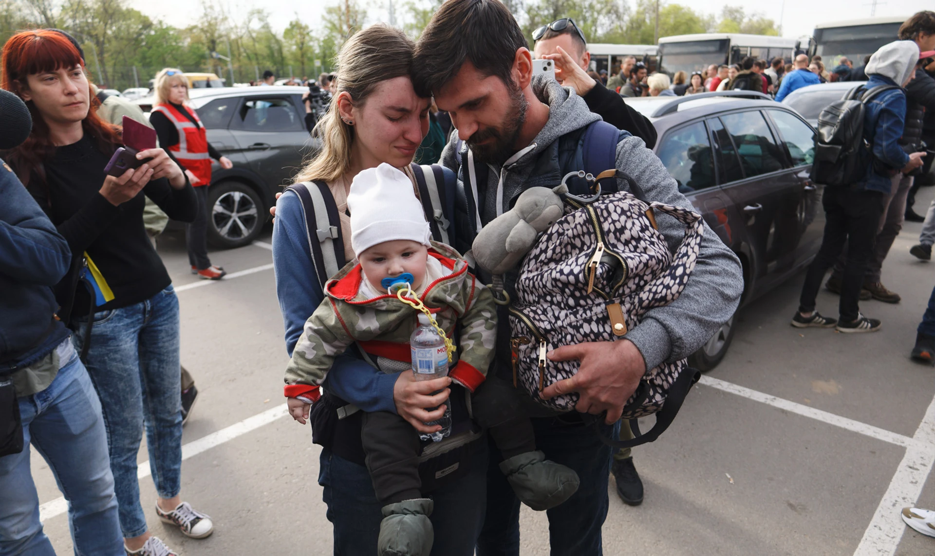 Жінкам обіцяли надіслати голови чоловіків. Історії тих, хто вирвався з Азовсталі