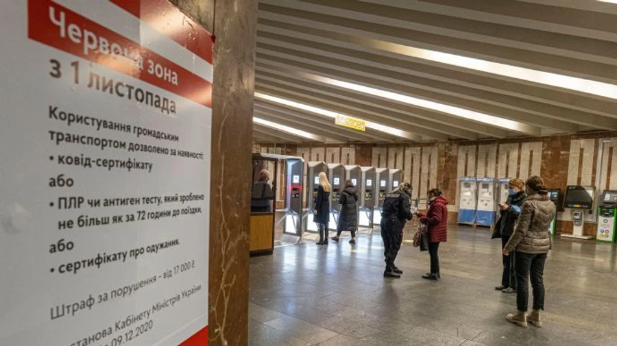 МОЗ каже про стабілізацію в червоних зонах і 93% невакцинованих серед хворих