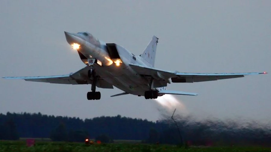 Два російські бомбардувальники 5 годин літали над Чорним морем