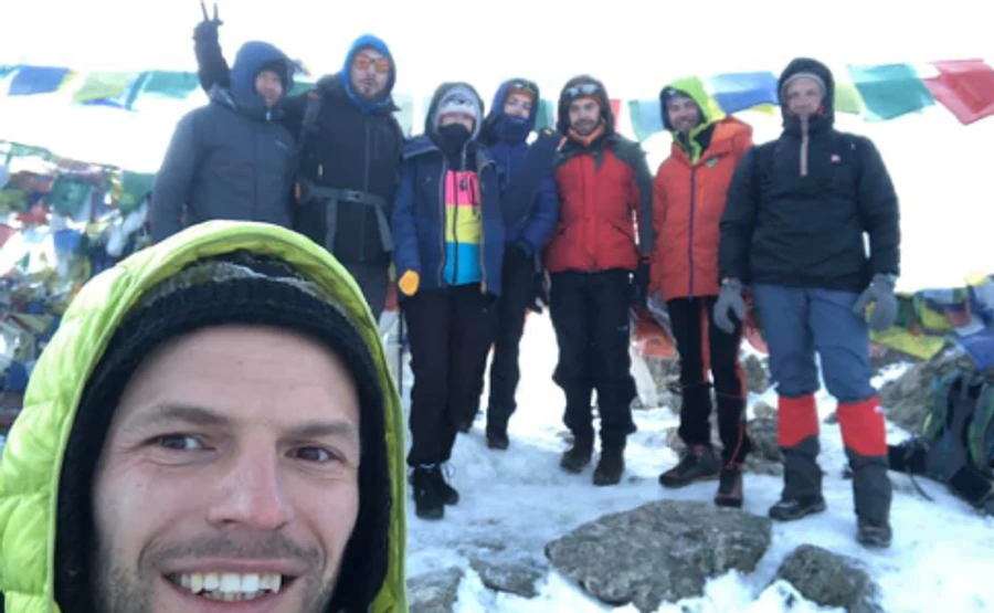 Українці, які застрягли в Непалі, вилітають додому – МЗС