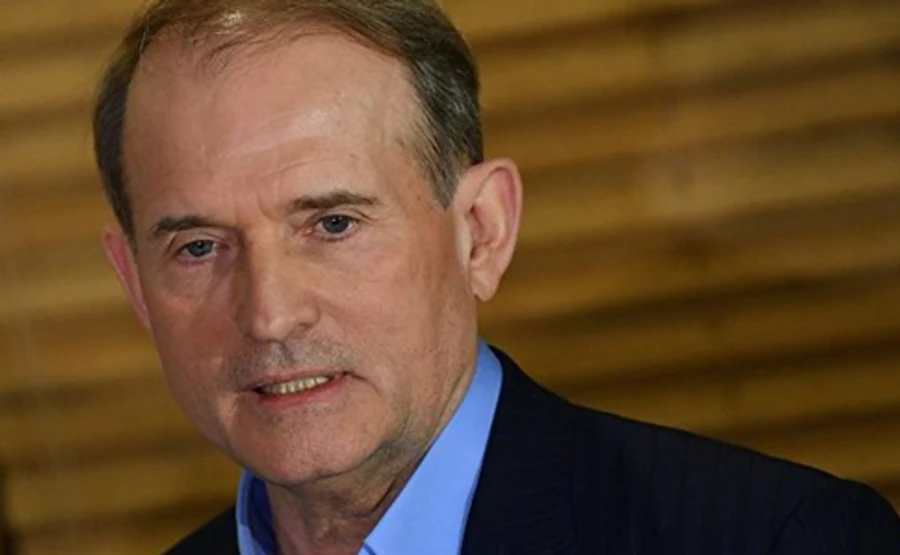 Медведчук рассказал, кто летел в его самолете из Омана, пока там был Зеленский