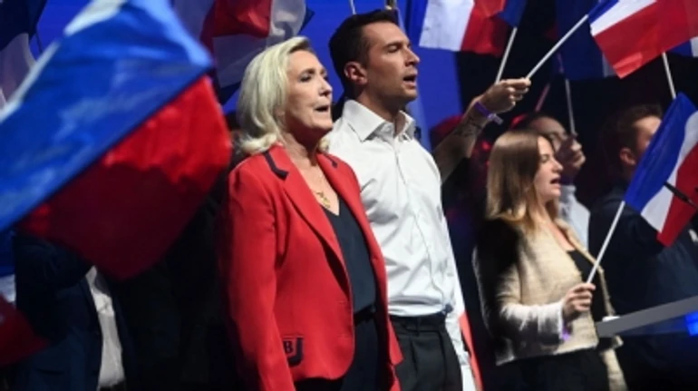 No longer Putin's friends but not for sure. What connects Le Pen's party with the Kremlin