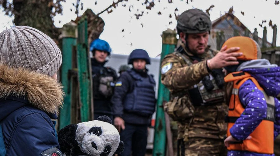 На Запоріжжі та Дніпропетровщині з деяких населених пунктів оголошують обов'язкову евакуацію
