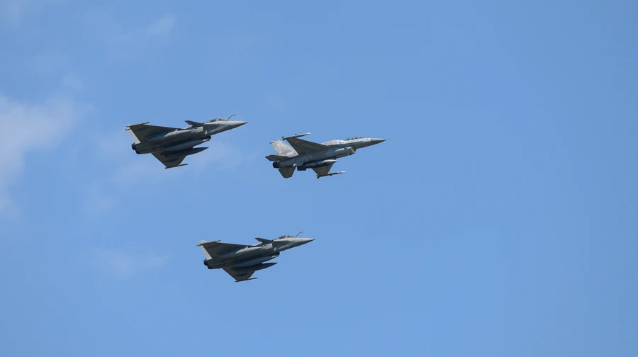 Agreement with France provides for purchase of up to 100 Rafale fighter jets for Ukraine