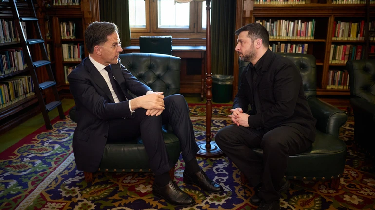 Зеленський і генсек НАТО поговорили про збільшення масштабів закупівлі зброї США для України