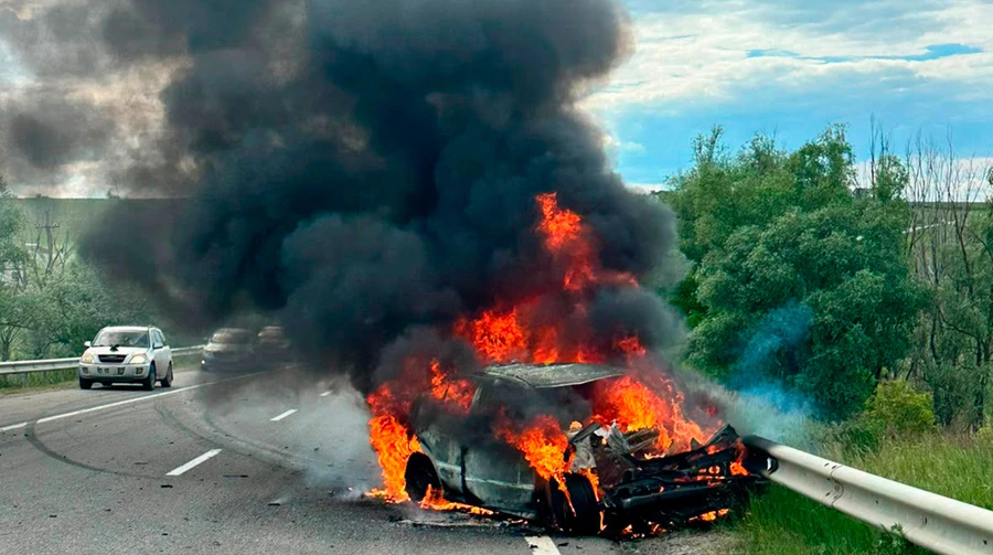 Россияне атаковали беспилотником гражданский автомобиль в Харьковской области: есть пострадавшие