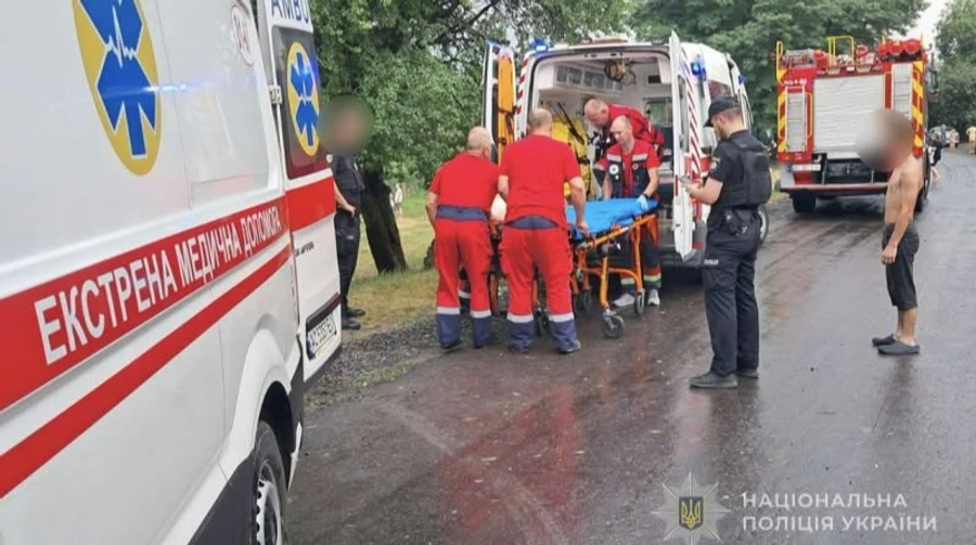 На Волыни от удара молнии пострадали 7 человек, среди них дети