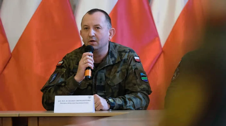 Польська відставка з українським шлейфом. Усе про шпигунський скандал у Варшаві