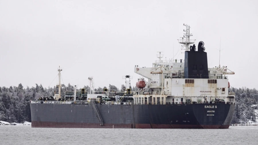 Танкер теневого флота РФ едва не вызвал экологическую катастрофу возле Финляндии