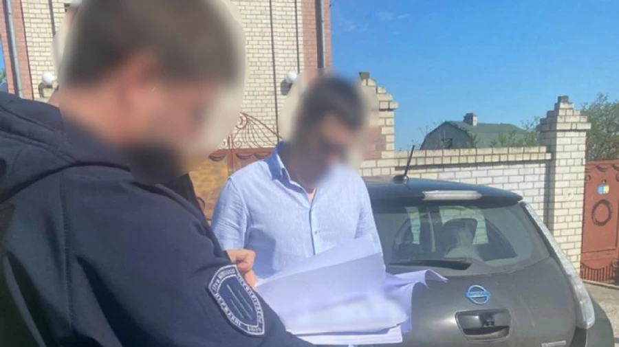 Экс-прокурор спасал вещдоки: положил в сейф сувенирные доллары вместо настоящих