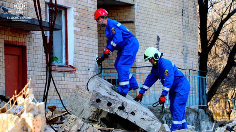 Атака росіян на Ржищів: Під завалами знайшли 9-го загиблого, операція завершена