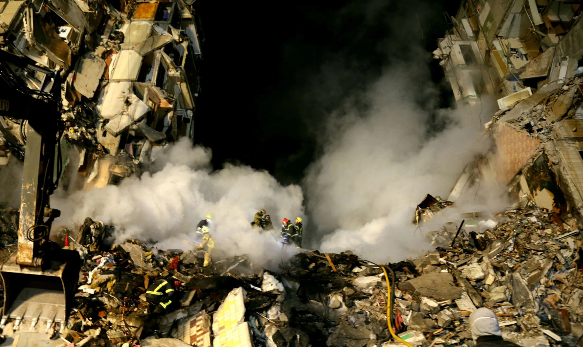 Ненависти к России больше, чем страха. Репортаж из Днепра, где оккупанты обстреляли многоэтажку