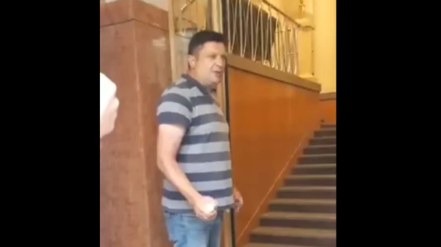 В Кабмин зашел мужчина з гранатой и угрожает ее взорвать