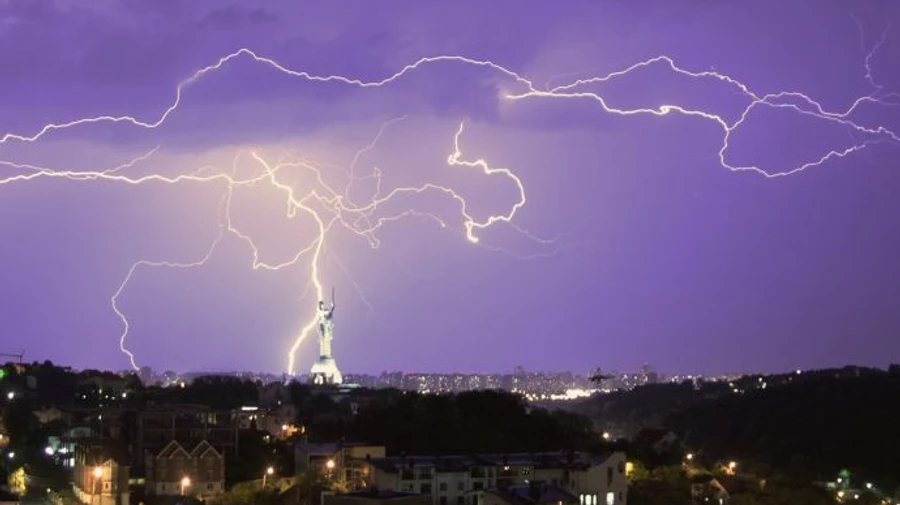 Киян попередили про грозу і потужний вітер