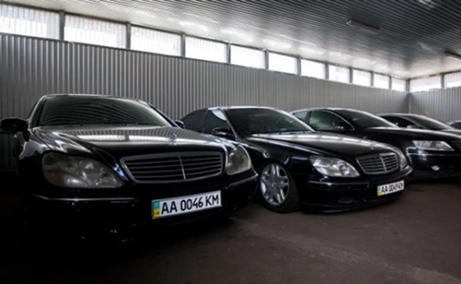 В отличие от ВР, в Зеленского не передавали автомобили для нужд врачей