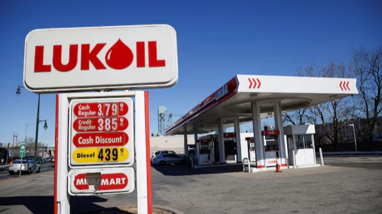 США схвалили транзакції з АЗС Лукойлу за межами РФ до кінця квітня