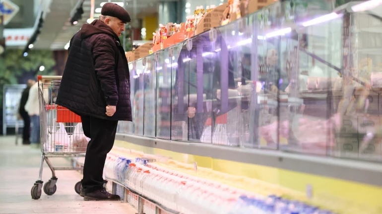 Росіяни почали менше їсти, щоб платити кредити – росЗМІ