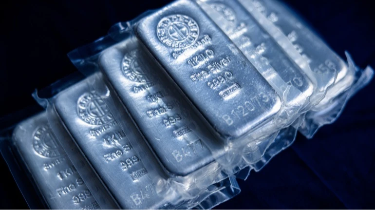 Срібло досягло рекордного рівня вище 70 доларів