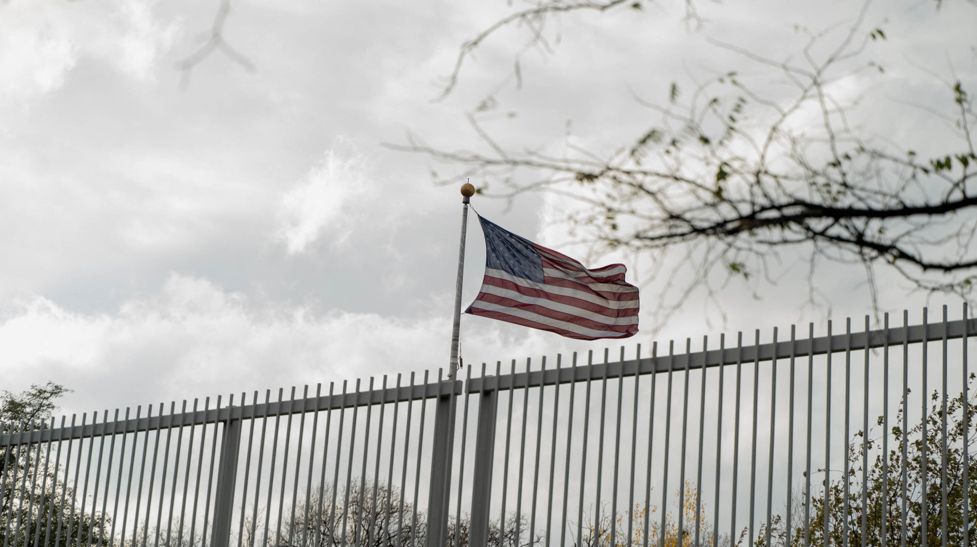 Посольство США підтвердило, що залишається в Києві попри залякування Кремля