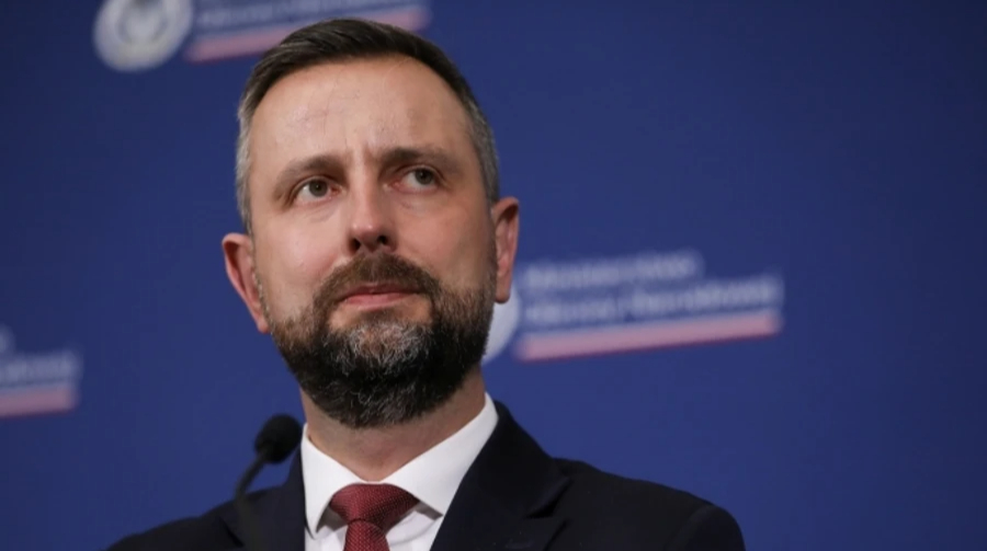 Міністр оборони Польщі: "Усі молоді, придатні до бойових дій українці мають бути в Україні"