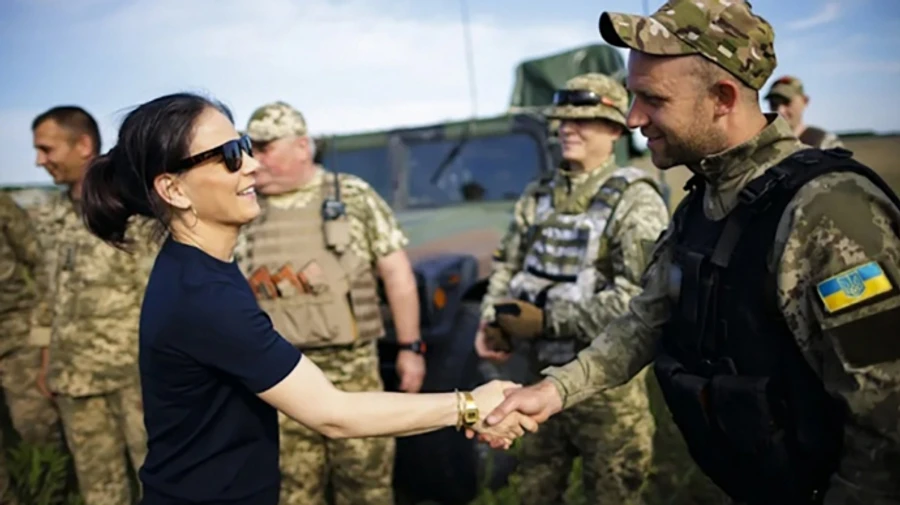German Foreign Minister visits positions of Ukrainian anti-aircraft gunners