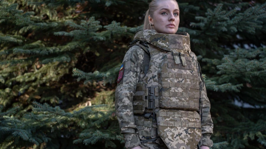 Ukraine's Defence Ministry approves first armoured vest for women – photo