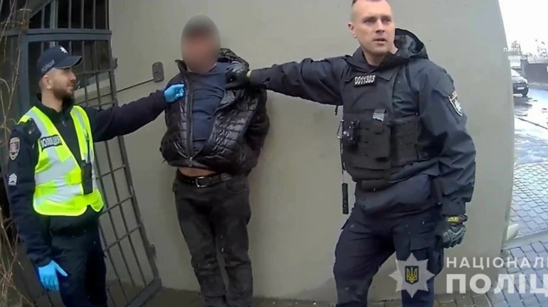 Водитель, что ранее спровоцировал смертельное ДТП, убегал от полицейских и наехал на патрульного