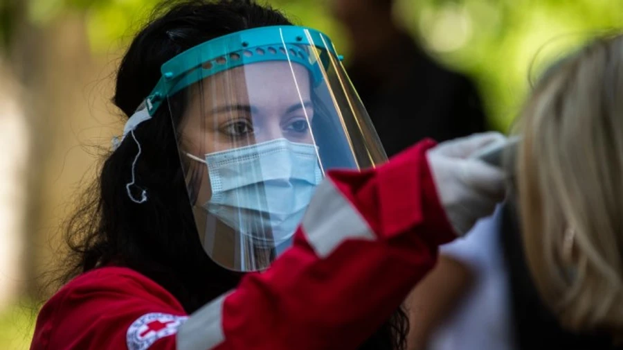 Греция возвращает маски на улицах и отменяет массовые гуляния перед Новым годом