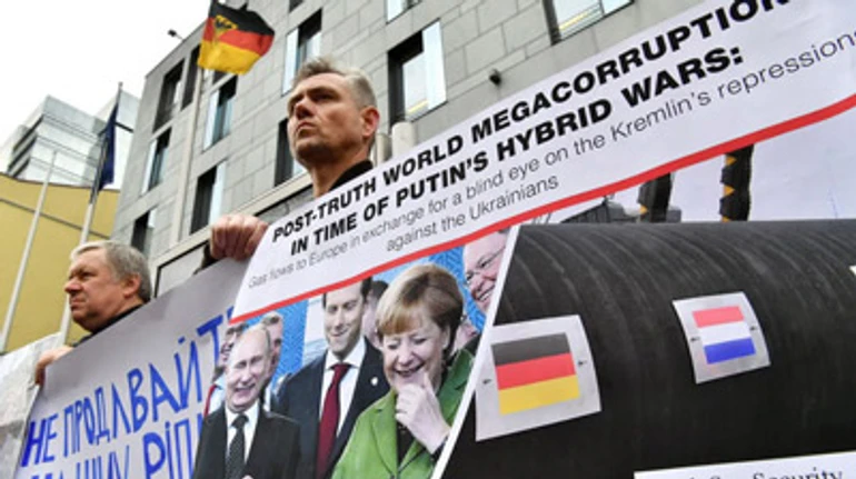 Очима Байдена і Меркель: що відбувається із санкціями щодо Північного потоку-2