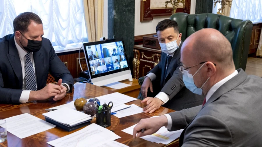 Сьомий тиждень рівень захворюваності на COVID падає: жовтих зон все більше