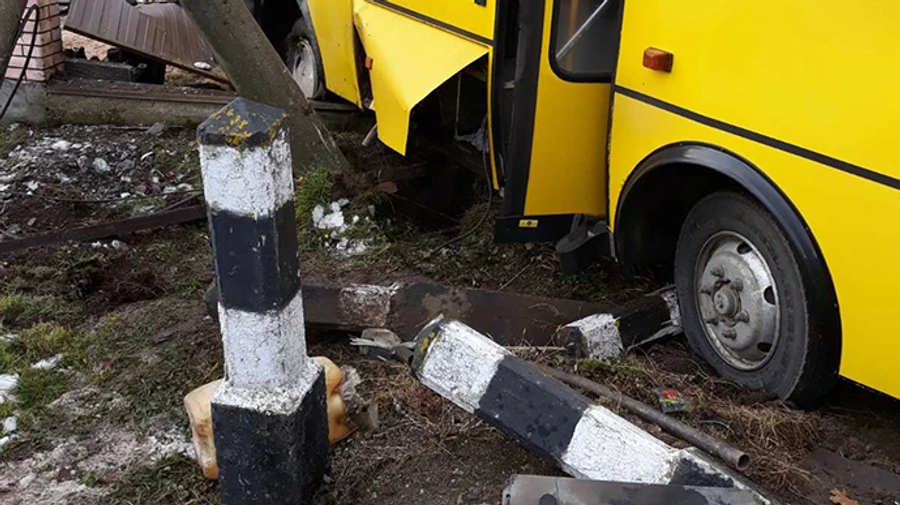 На Львівщині зіткнулися поїзд і маршрутка, є загиблий