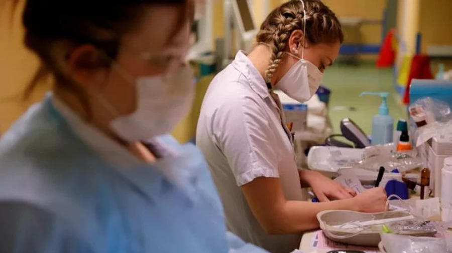 У Франції - більше 500 смертей за добу і рекордна кількість госпіталізованих з вірусом