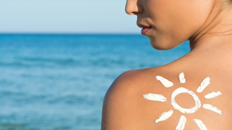 Почему сгореть на солнце – это всегда вредно? Опровергаем 6 мифов о загаре