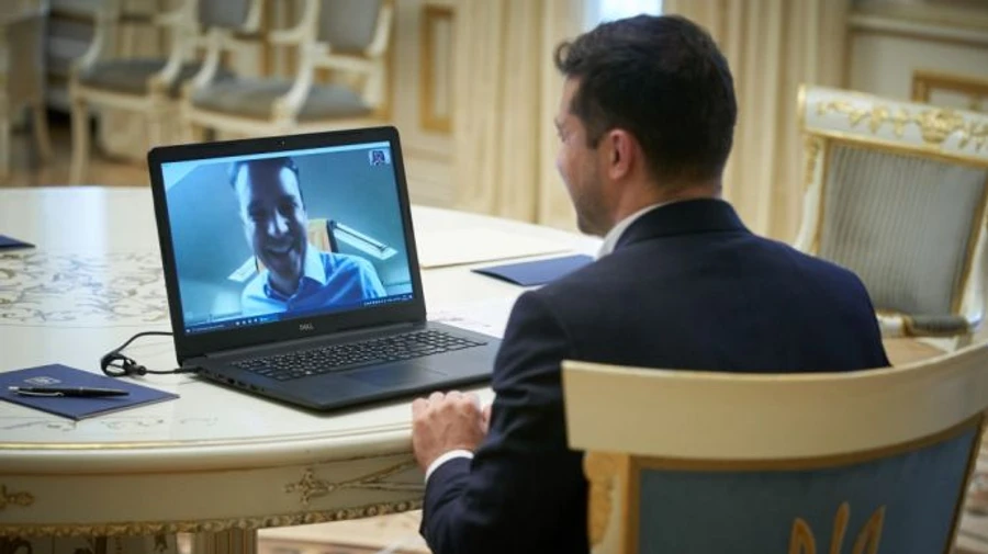 Зеленський про коронавірус: Ми – як канатоходець під куполом цирку