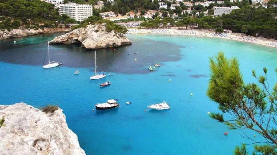 Испания готова принимать туристов с июля