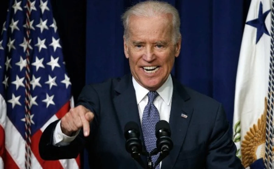 Байден призывает расследовать давление Трампа на Зеленского – Reuters