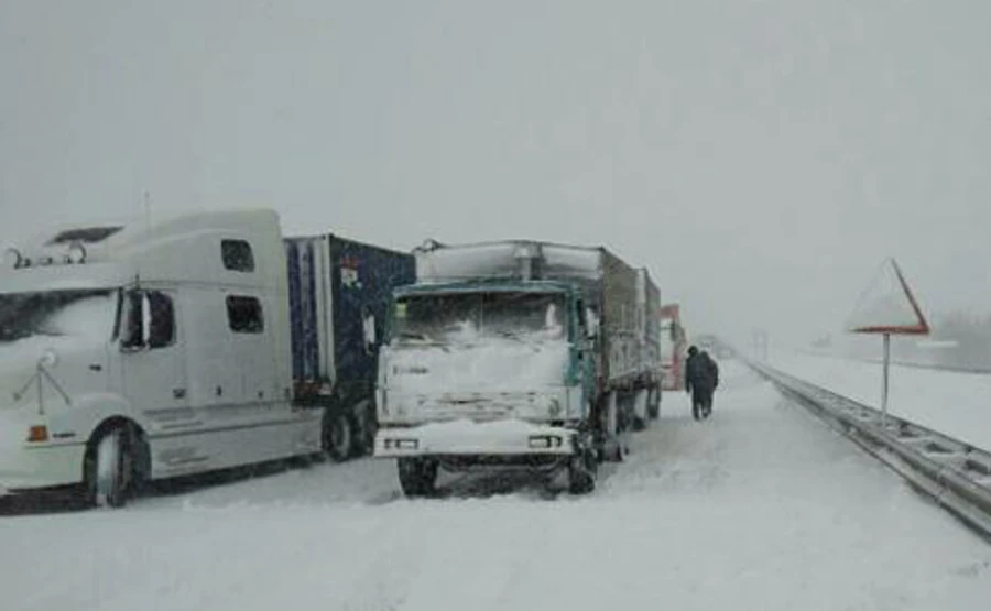 По трасі Одеса-Київ повністю заборонили рух транспорту
