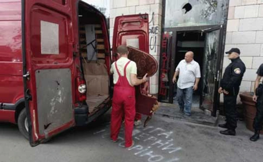 Магазин на Грушевского, где уничтожили граффити, хотят выселить