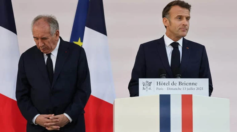 Самогубство прем’єра: заради чого уряд Франції піде у відставку і які наслідки це матиме