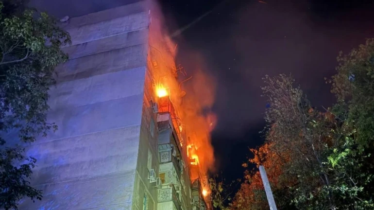 Масована атака ворожих дронів на Одесу: в місті палала багатоповерхівка, є загиблий