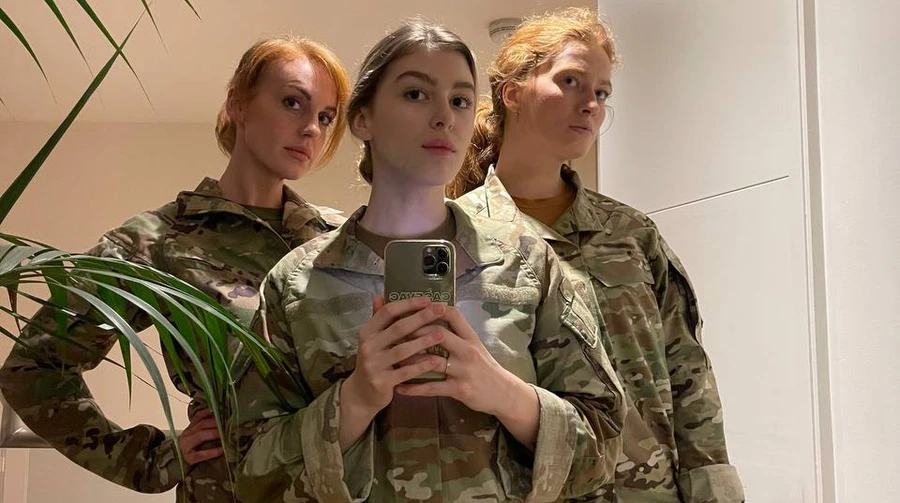 Ukrainian servicewomen provide first aid to man injured in road accident in UK