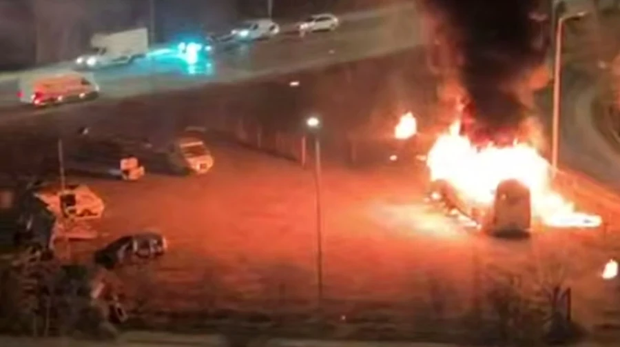 Во Львове был слышен взрыв: загорелся автобус на стоянке