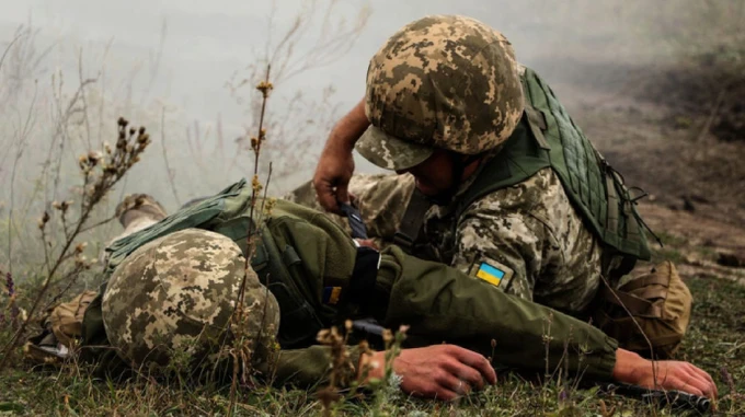 Боец ВСУ на Донбассе получил осколочное ранение | Украинская правда