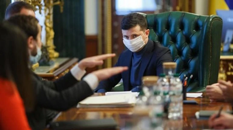 ФОПы, протесты, евробляхи и страхи Зеленского: как власть уступает улице